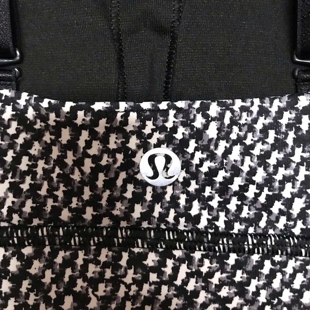 Lululemon sports bra size 2 - Picture 3 of 4
